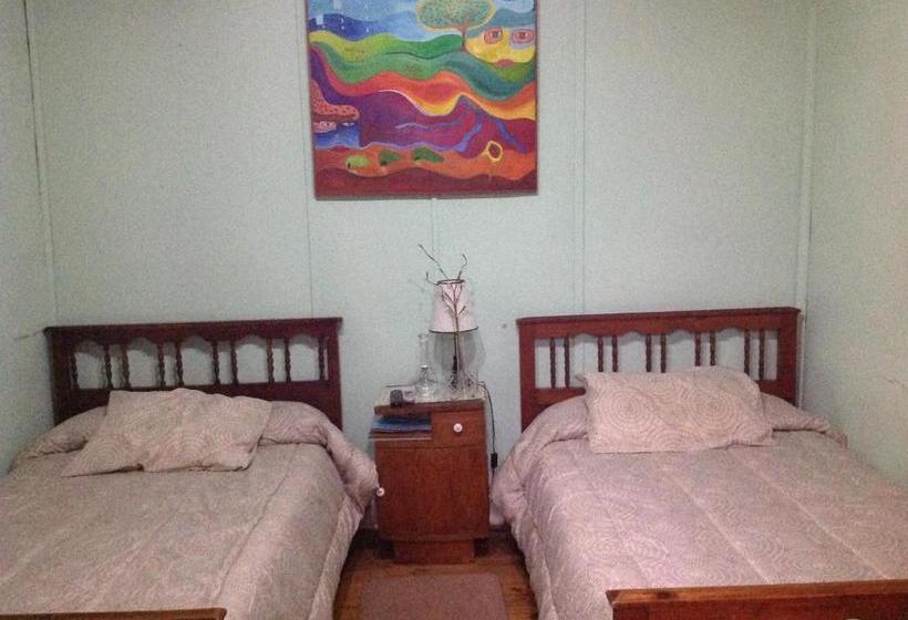 פנסיון Hostal Renoir