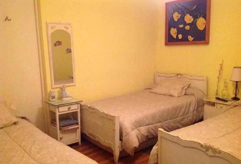 פנסיון Hostal Renoir