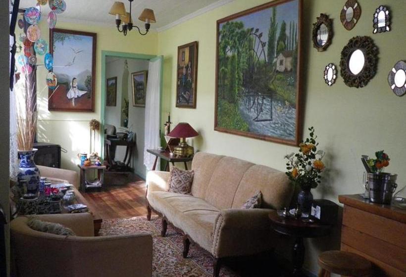 פנסיון Hostal Renoir