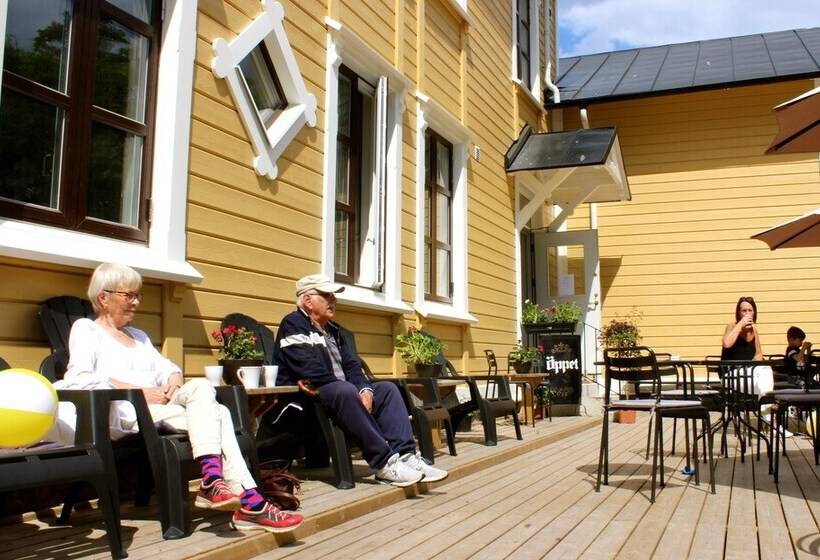 ペンション Kongelfs Gästgifveri & Citycamping