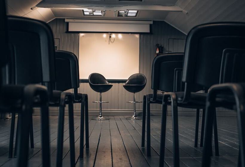 ペンション Kongelfs Gästgifveri & Citycamping