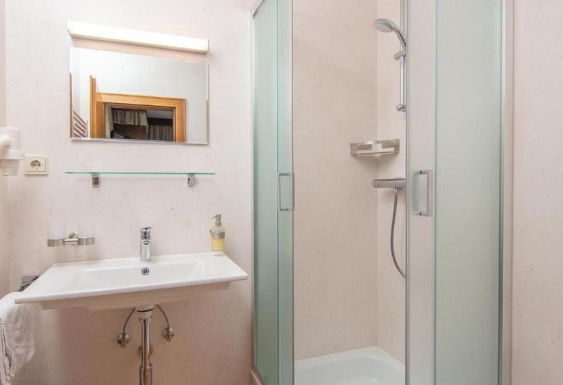 ペンション Landhaus Tipotsch