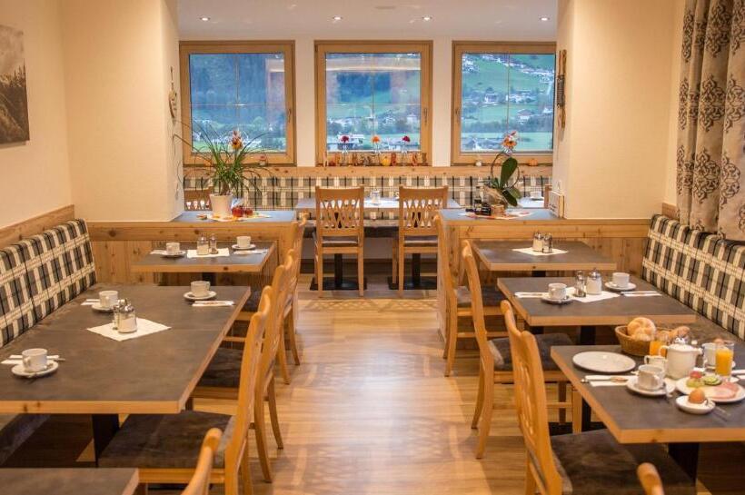 ペンション Landhaus Tipotsch