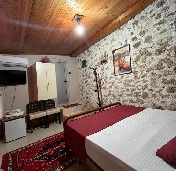بنسيون Rooms Emiliano Castle Of Kruja
