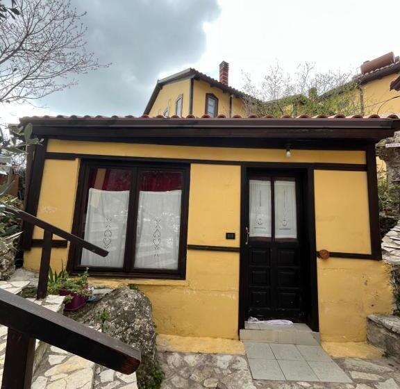 بنسيون Rooms Emiliano Castle Of Kruja