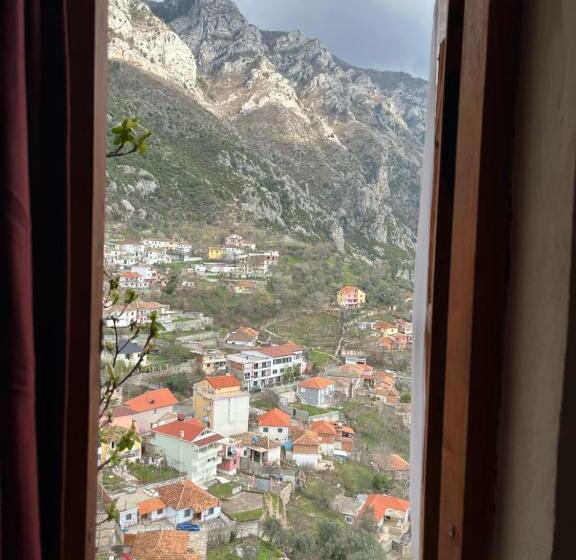 بنسيون Rooms Emiliano Castle Of Kruja