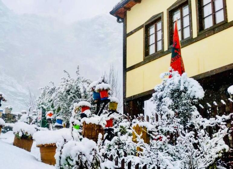 بنسيون Rooms Emiliano Castle Of Kruja