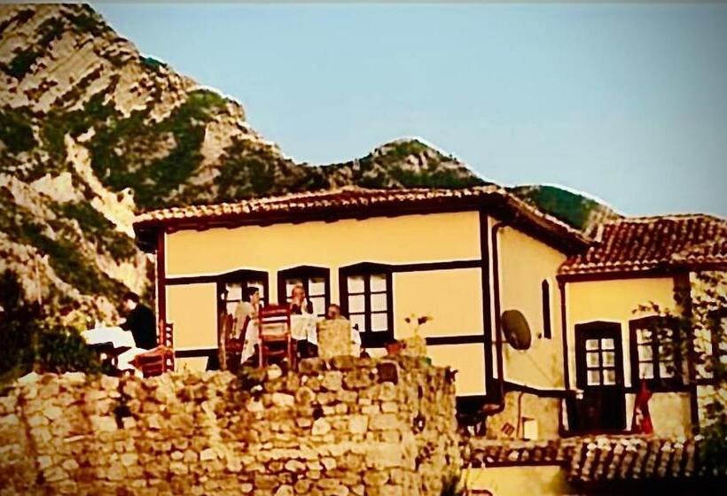 بنسيون Rooms Emiliano Castle Of Kruja