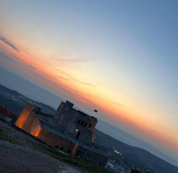 بنسيون Rooms Emiliano Castle Of Kruja