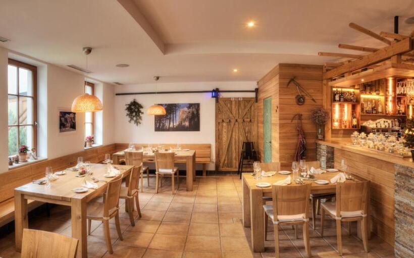 بنسيون Statek Samsara