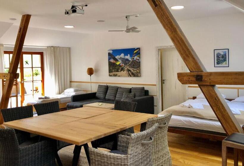 بنسيون Statek Samsara