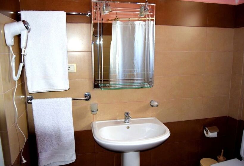 פנסיון Vila Lili Guest House   Berat