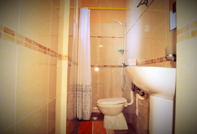 פנסיון Vila Lili Guest House   Berat