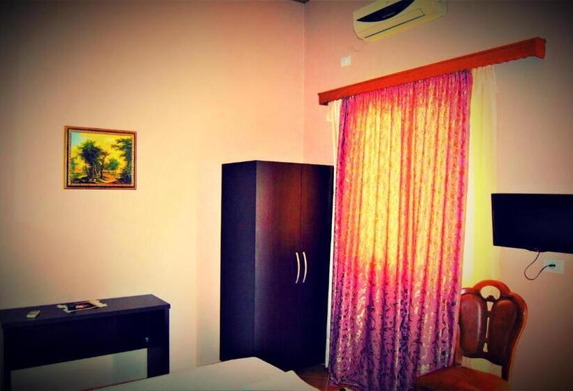 פנסיון Vila Lili Guest House   Berat
