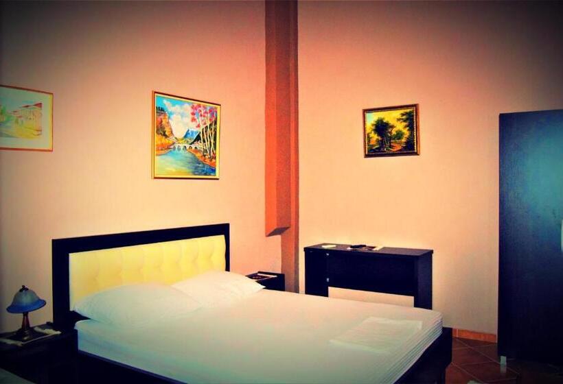 פנסיון Vila Lili Guest House   Berat