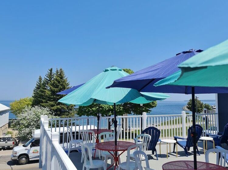 הוסטל Bayside Inn