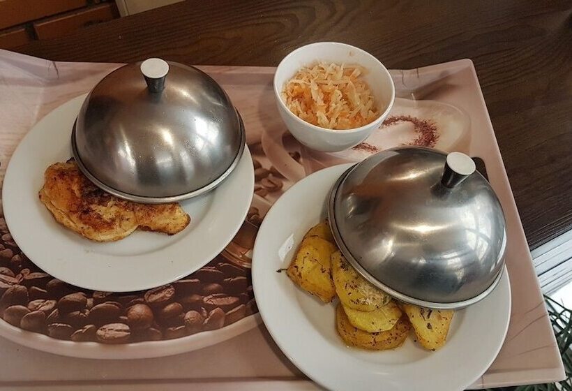 הוסטל Mini Hotel Glove House