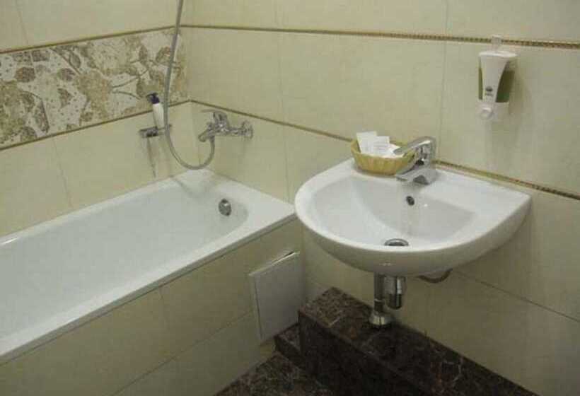 הוסטל Mini Hotel Glove House