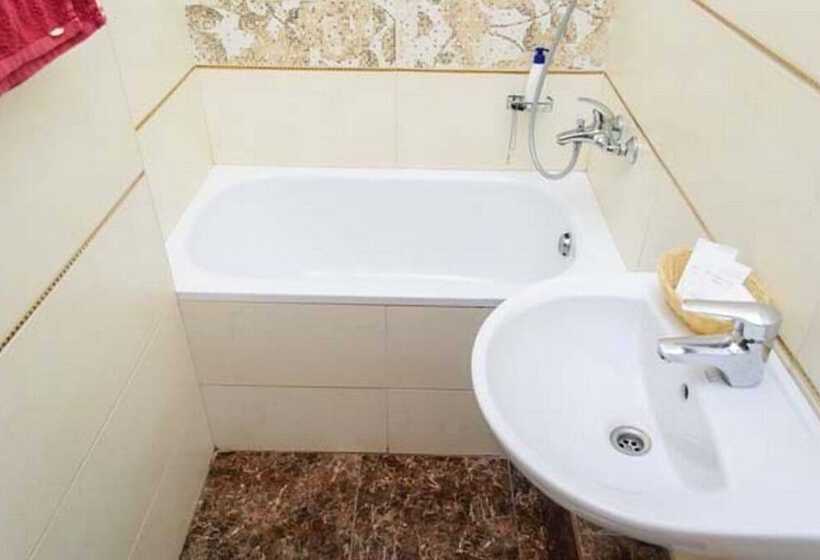 הוסטל Mini Hotel Glove House