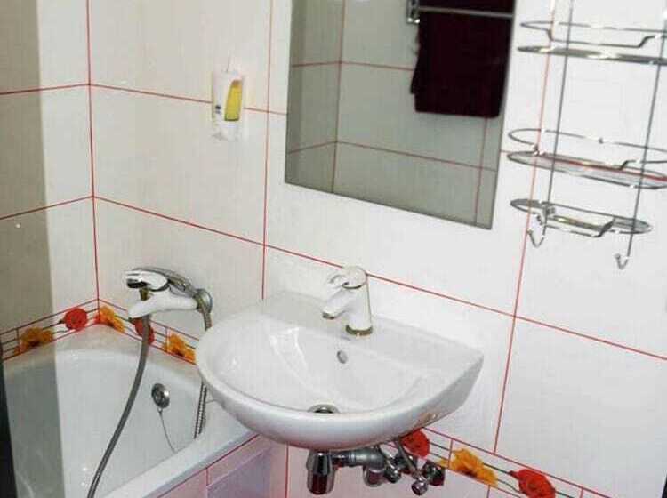 הוסטל Mini Hotel Glove House