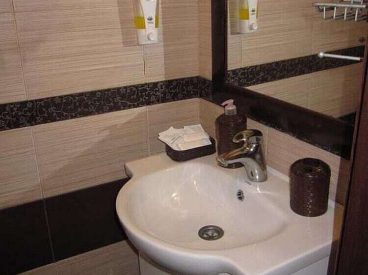 הוסטל Mini Hotel Glove House