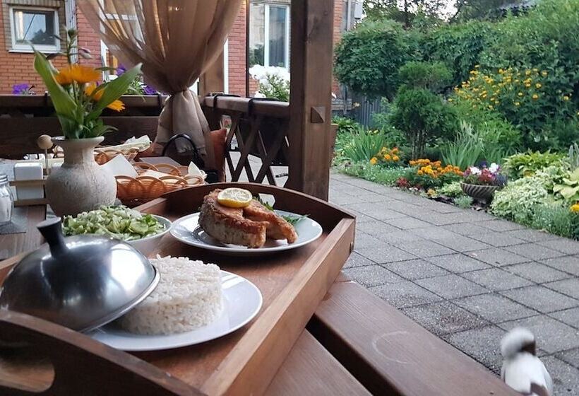 הוסטל Mini Hotel Glove House