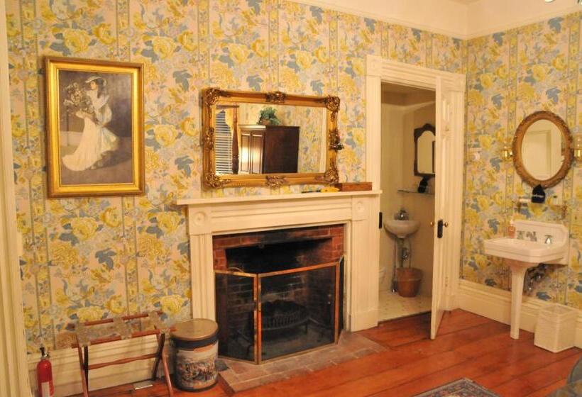 فندق صغير Strong House Inn