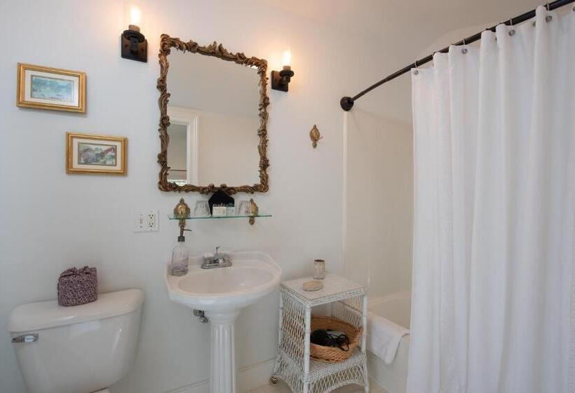 فندق صغير Strong House Inn