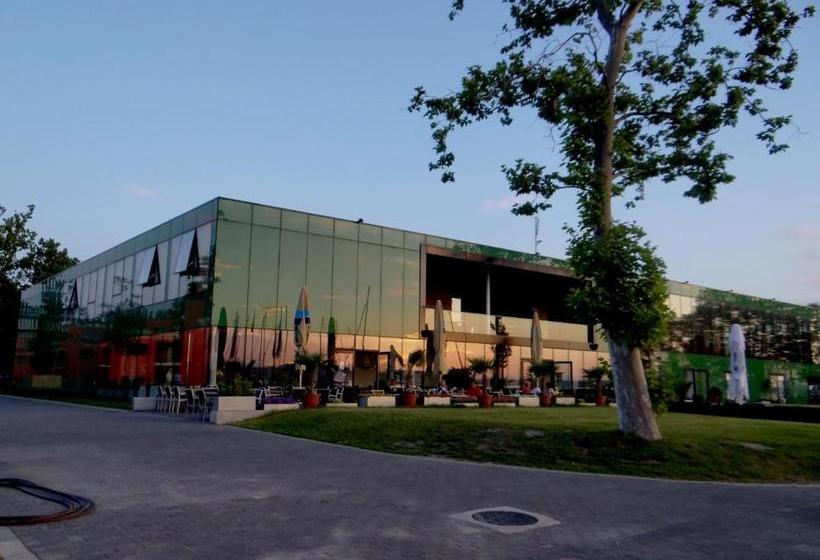 Bl Yachtclub & Apartments