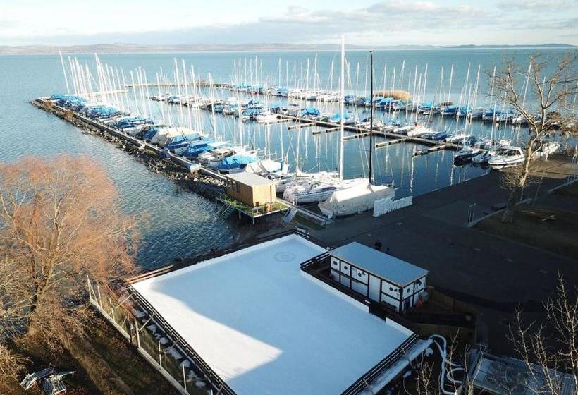 Bl Yachtclub & Apartments