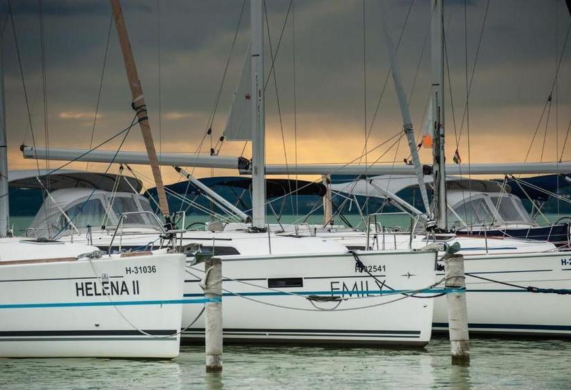 Bl Yachtclub & Apartments