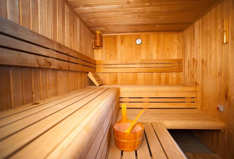 Bl Yachtclub & Apartments