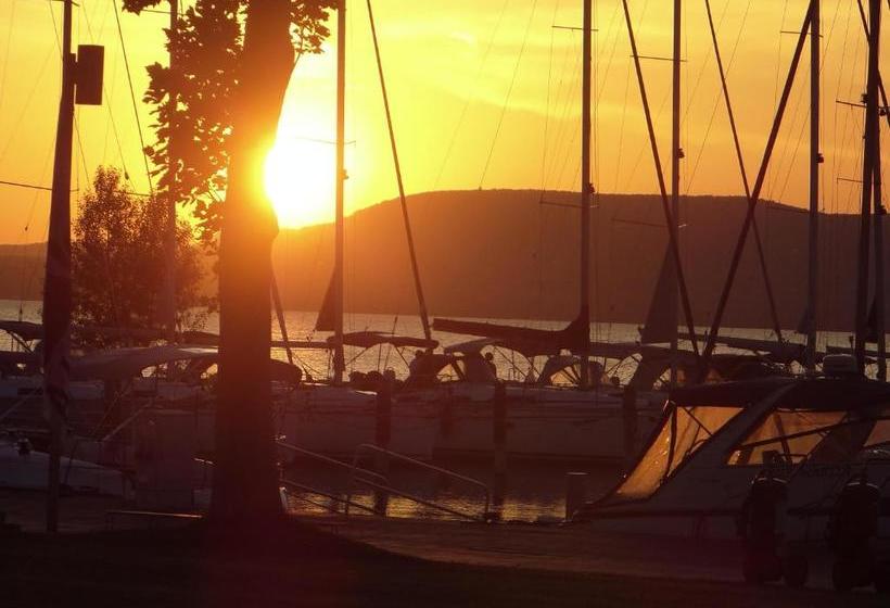 Bl Yachtclub & Apartments