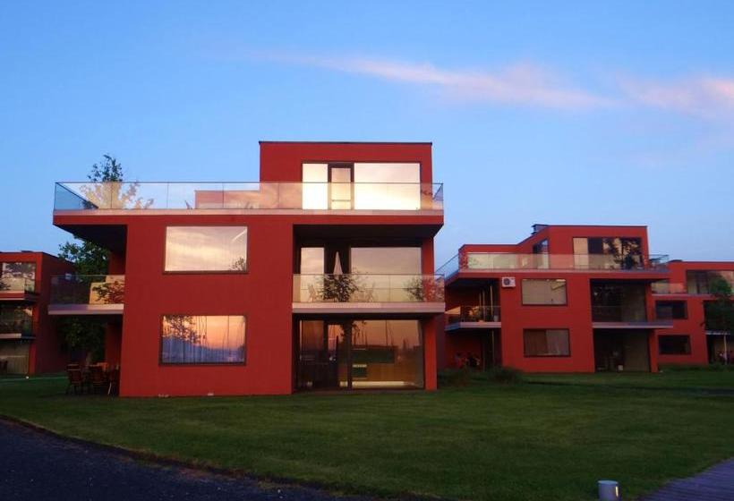 Bl Yachtclub & Apartments