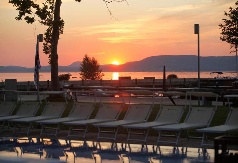 Bl Yachtclub & Apartments