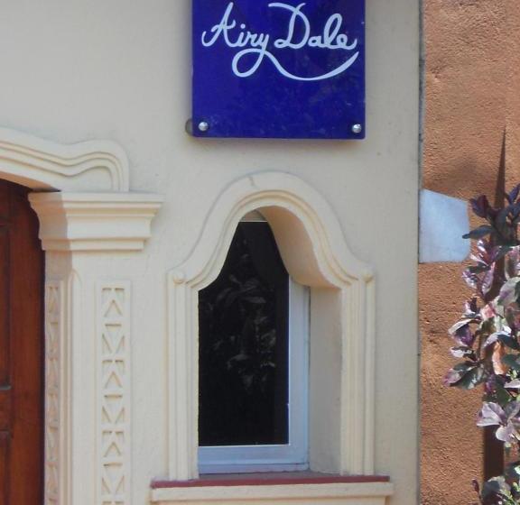 פנסיון Airy Dale Villa And Guesthouse