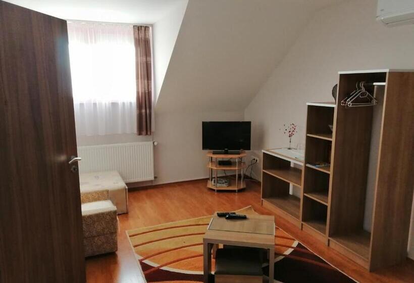 펜션 Csipkeház Apartman