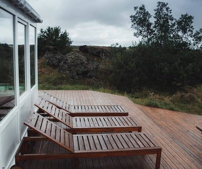 پانسیون Dimmuborgir Guesthouse