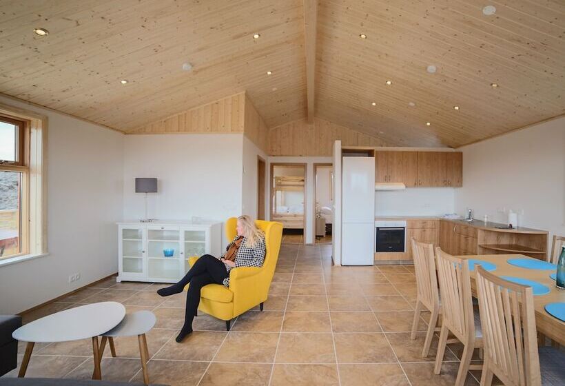 پانسیون Dimmuborgir Guesthouse