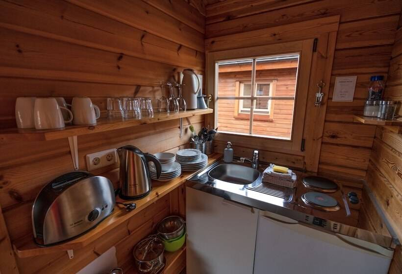 پانسیون Dimmuborgir Guesthouse