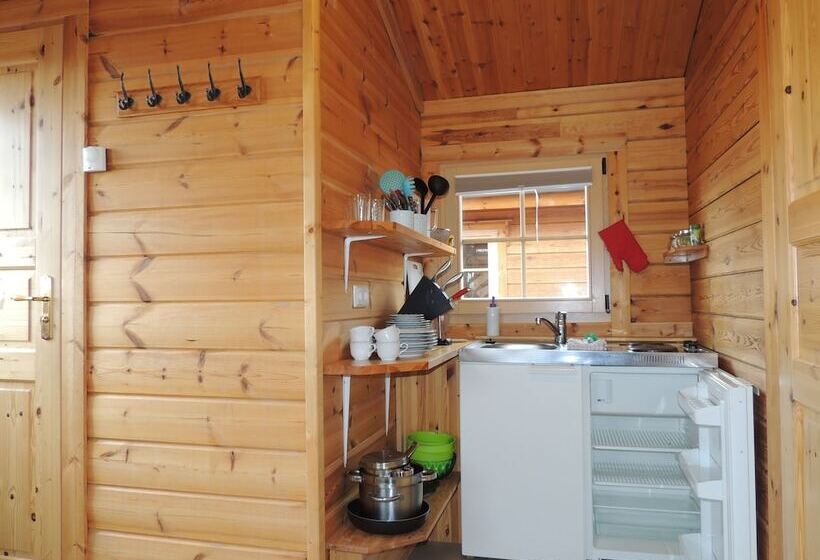 پانسیون Dimmuborgir Guesthouse