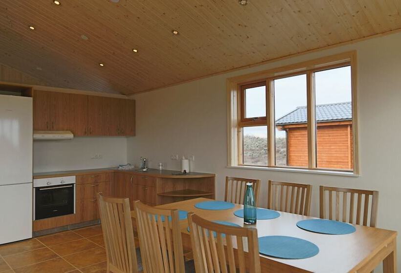 پانسیون Dimmuborgir Guesthouse