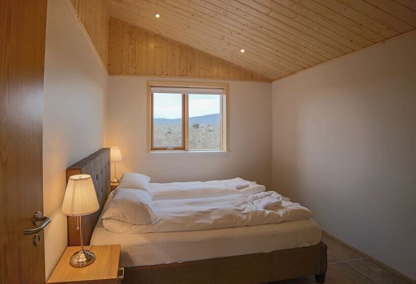 پانسیون Dimmuborgir Guesthouse