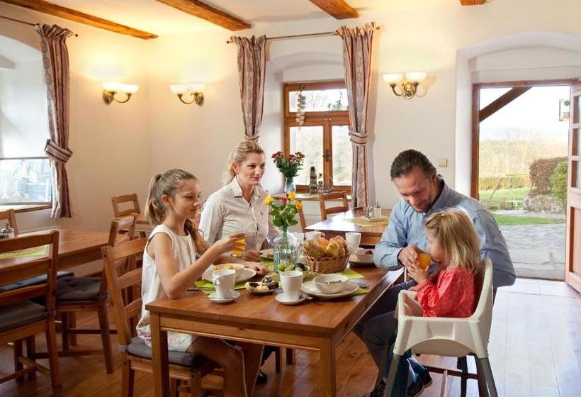 펜션 Dvůr Stráň