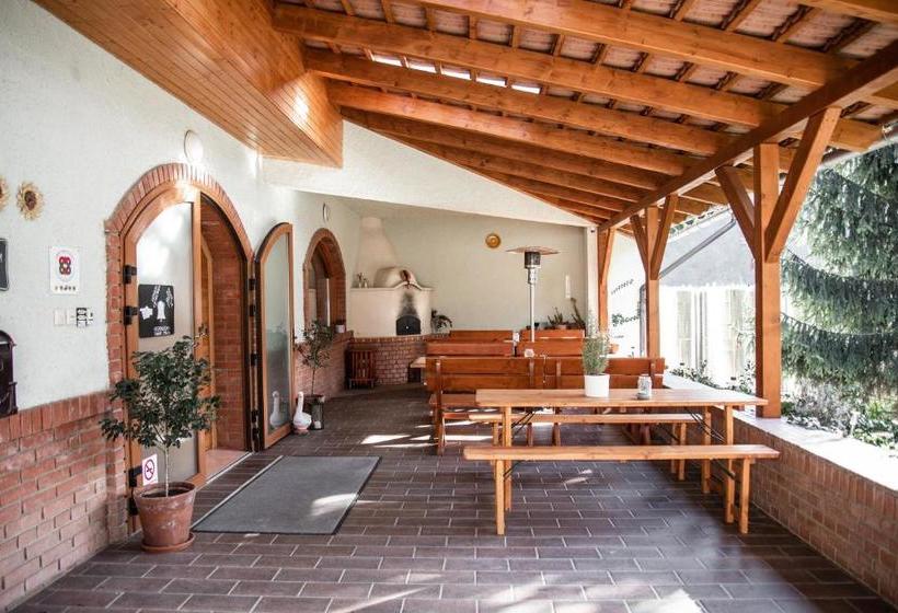 ペンション Hetényi Apartmanház és Birtok