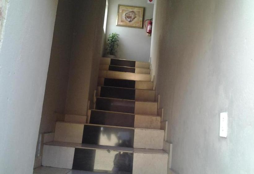 بنسيون Legacy Guest Lodge