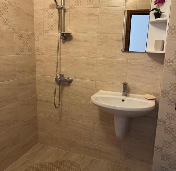 פנסיון Mavrova Guest House