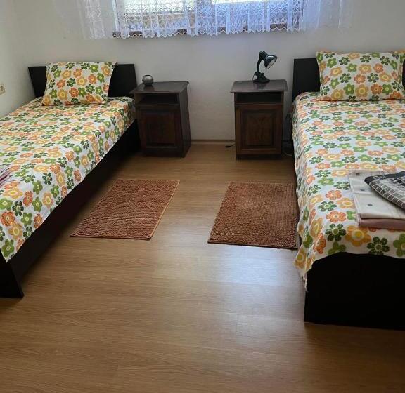 פנסיון Mavrova Guest House