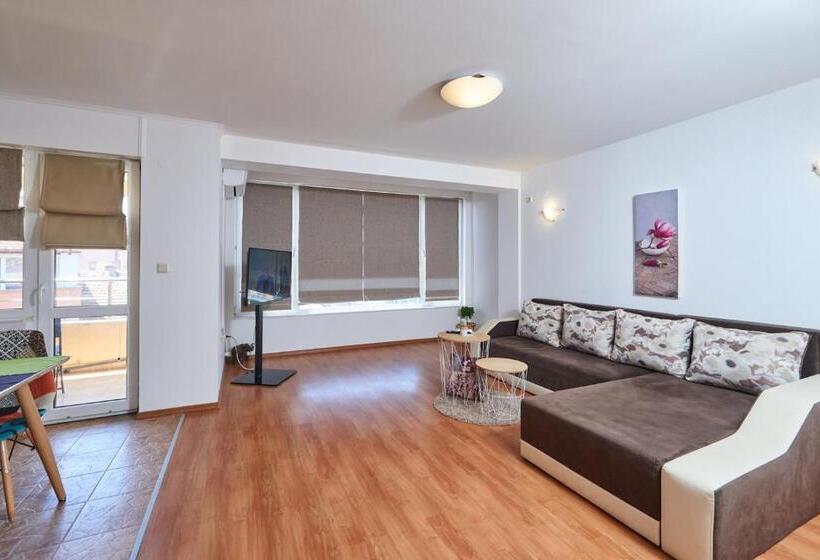 פנסיון Mavrova Guest House