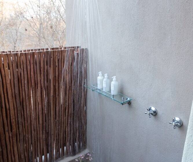 بنسيون Nyaleti Lodge